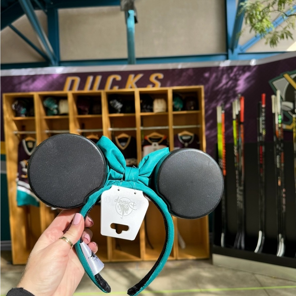 Disney Anaheim Ducks Day Ears & Rally Towel - Picture 3 of 5